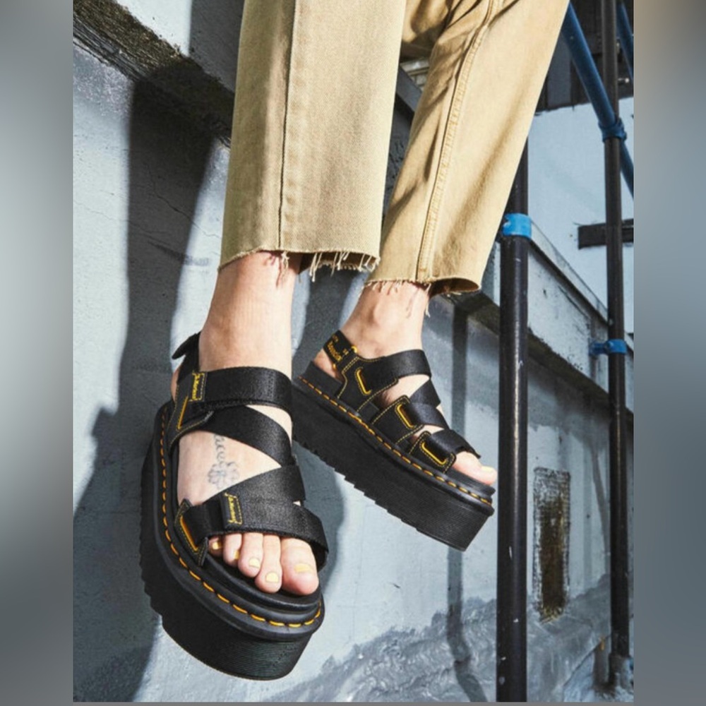 Dr Martens Kimber Logo Sandals Black Sz 8 BRAND NEW
